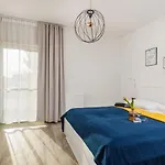 Five Seas With Parking & Swimming Pool By Renters Apartment *