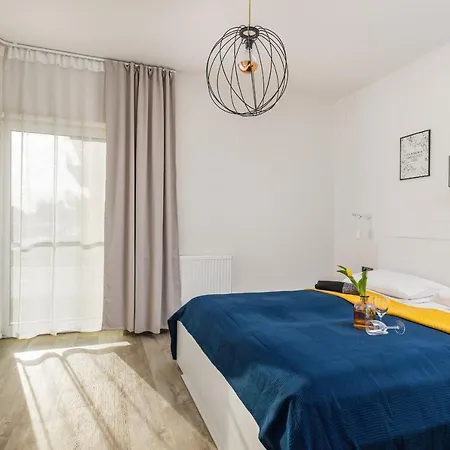 Five Seas With Parking & Swimming Pool By Renters 아파트 *